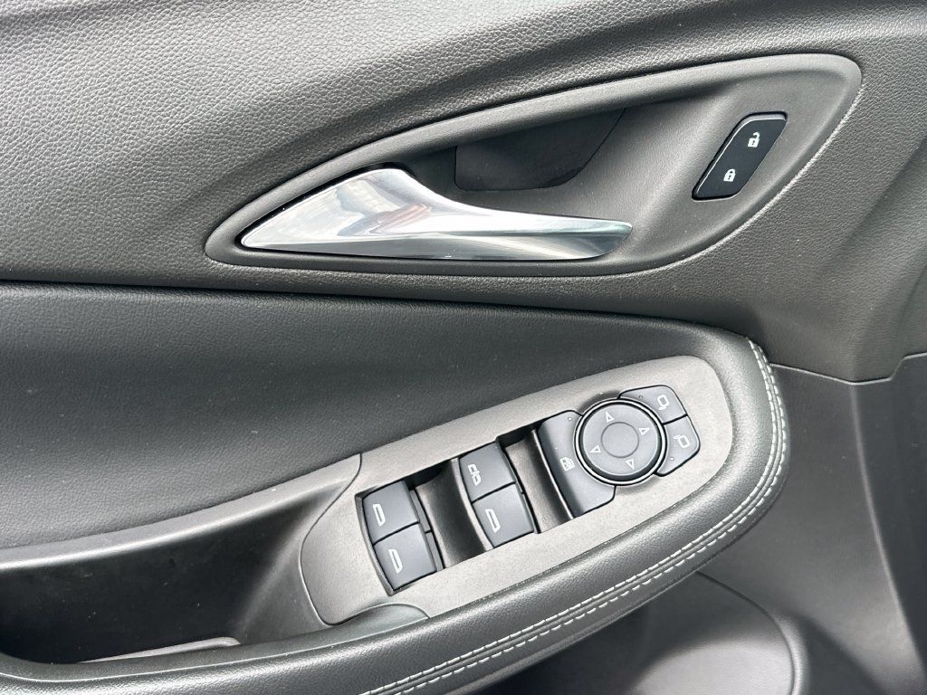 Used 2023 Buick Encore GX Preferred w/ Cold Weather Comfort Package FWD image 14