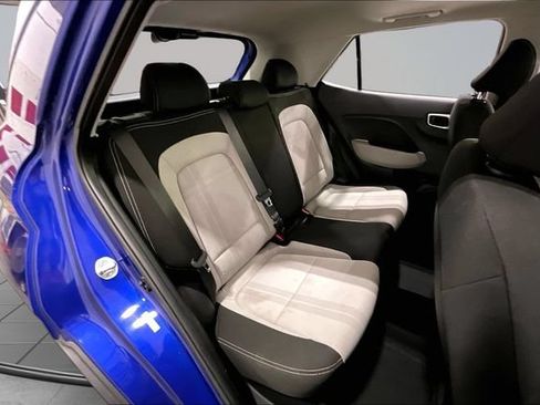Used 2023 Hyundai Venue SEL FWD image 27