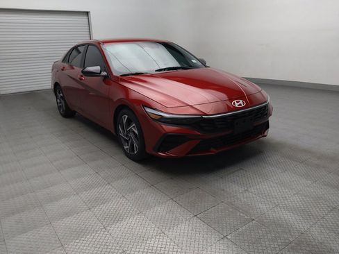 Used 2025 Hyundai Elantra Sport image 13