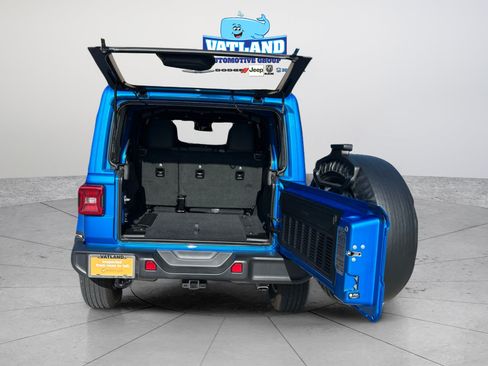 Certified 2025 Jeep Wrangler Unlimited Sahara AWD/4WD image 36