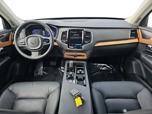 Used 2024 Volvo XC90 B5 Plus w/ Protection Package Premier AWD/4WD image 10