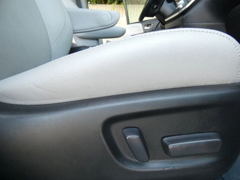 Used 2018 Toyota Sienna Limited image 30