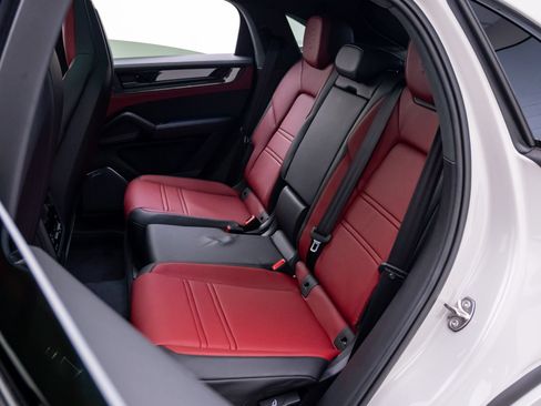 New 2026 Porsche Cayenne GTS AWD/4WD image 18