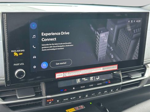 Used 2025 Toyota Sienna Platinum image 27