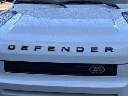Certified 2025 Land Rover Defender 110 X-Dynamic SE AWD/4WD image 8