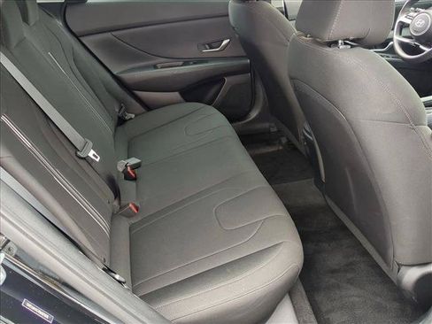 Used 2022 Hyundai Elantra SEL FWD image 16