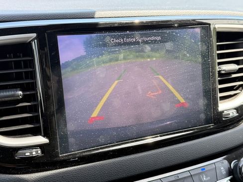 Used 2024 Chrysler Pacifica Touring-L FWD image 13