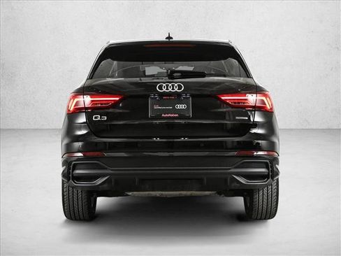 Certified 2025 Audi Q3 2.0T Premium w/ Convenience Package image 7