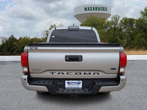 Used 2019 Toyota Tacoma TRD Off-Road w/ Technology Package image 4