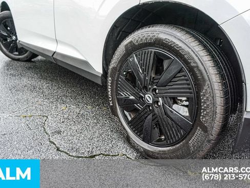 Used 2025 Nissan Murano SV AWD/4WD image 16