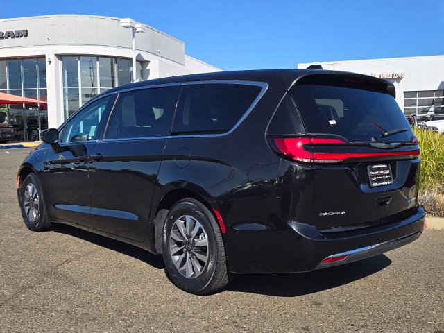 Certified 2022 Chrysler Pacifica Touring-L FWD image 6