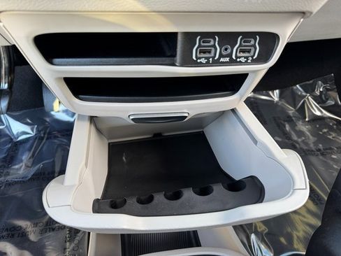 Used 2023 Chrysler Pacifica Touring-L image 28