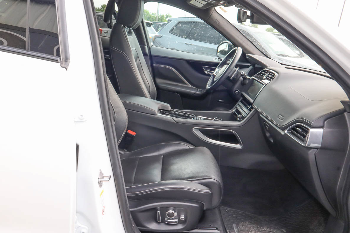 Used 2020 Jaguar F-PACE R-Sport AWD/4WD image 29