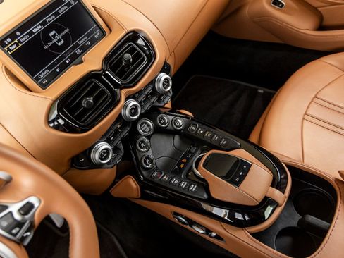 Used 2020 Aston Martin V8 Vantage Coupe RWD image 29