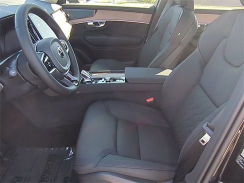 New 2026 Volvo XC90 B6 Plus w/ Protection Package Premier image 16