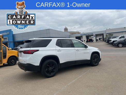 Used 2023 Chevrolet Traverse LT image 2