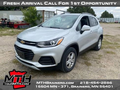 Used 2022 Chevrolet Trax LT w/ Driver Confidence Package AWD/4WD image 4
