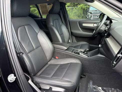 Certified 2024 Volvo XC40 B5 Core w/ Protection Package Premier AWD/4WD image 35