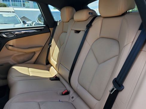Used 2024 Porsche Macan AWD/4WD image 12