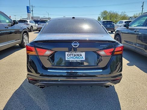 Used 2022 Nissan Altima 2.5 SR w/ Midnight Edition Package FWD image 3