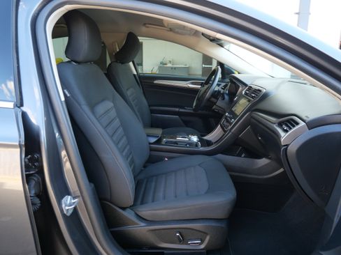 Used 2019 Ford Fusion SE image 15