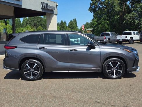 Used 2021 Toyota Highlander XSE image 6