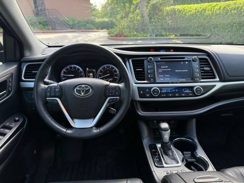 Used 2019 Toyota Highlander Limited Platinum AWD/4WD image 14