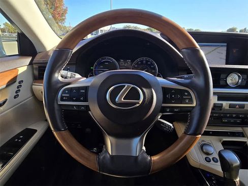 Used 2018 Lexus ES 300h image 21