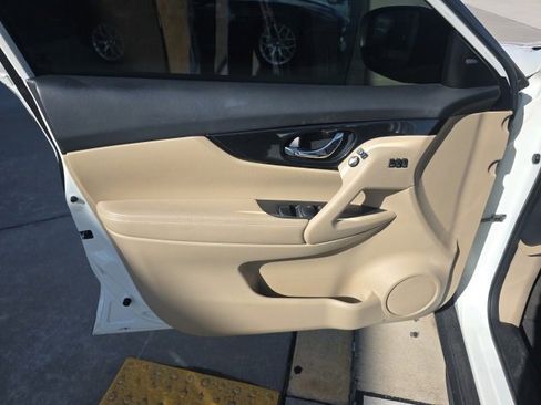 Used 2019 Nissan Rogue SL image 11