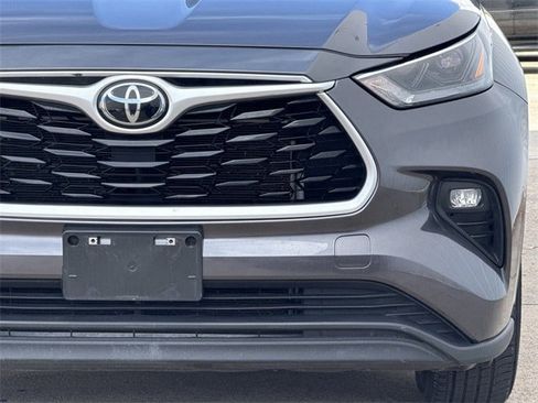 Used 2023 Toyota Highlander XLE image 9