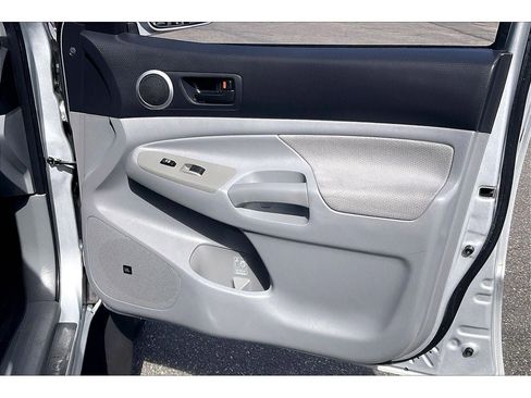 Used 2010 Toyota Tacoma PreRunner image 25