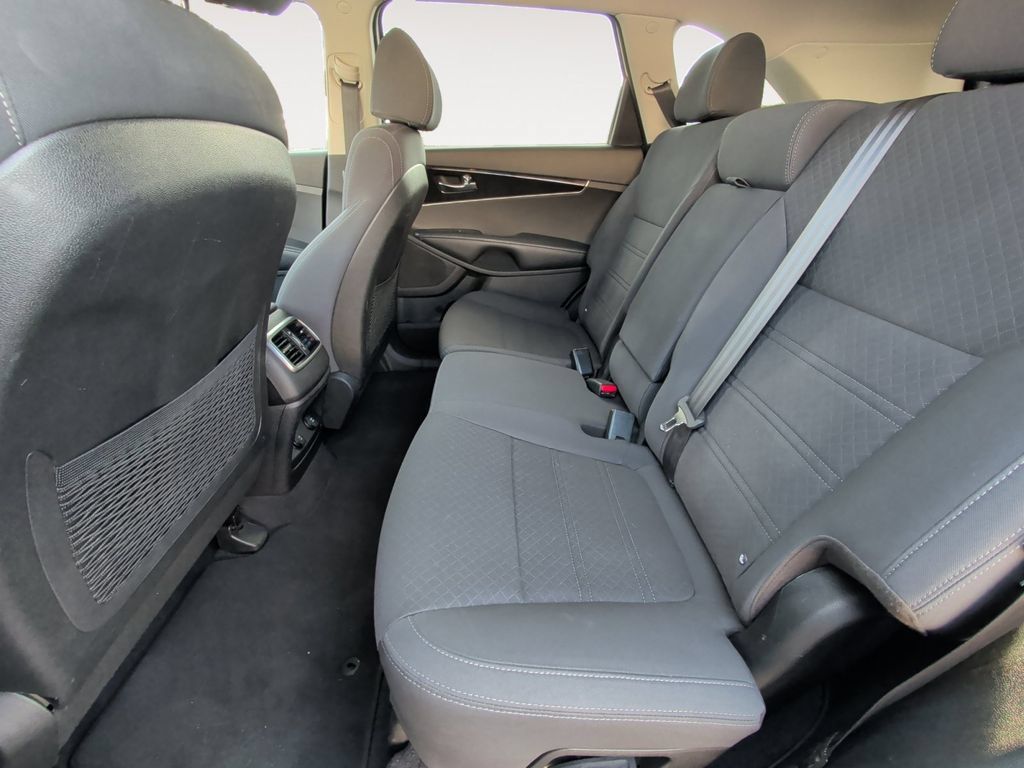 Used 2018 Kia Sorento FWD image 15