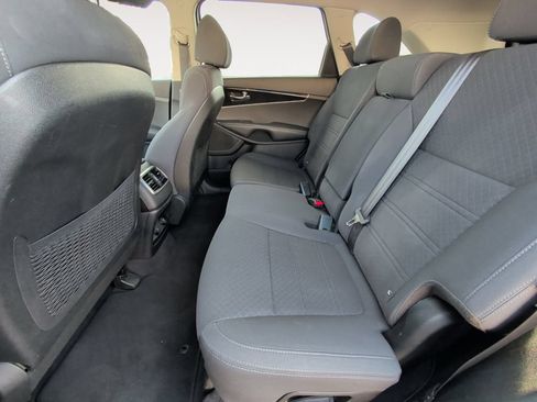 Used 2018 Kia Sorento FWD image 15