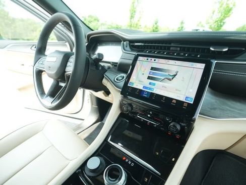 Used 2023 Jeep Grand Cherokee Limited w/ Black Appearance Package RWD image 36