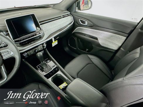 New 2026 Jeep Compass Latitude image 19