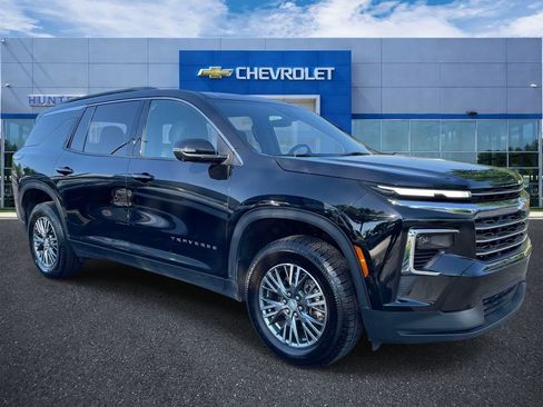 Used 2024 Chevrolet Traverse LT FWD image 1