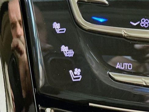 Used 2016 Cadillac Escalade Luxury image 24