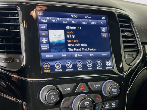 Used 2021 Jeep Grand Cherokee Trailhawk w/ Trailhawk Luxury Group AWD/4WD image 27