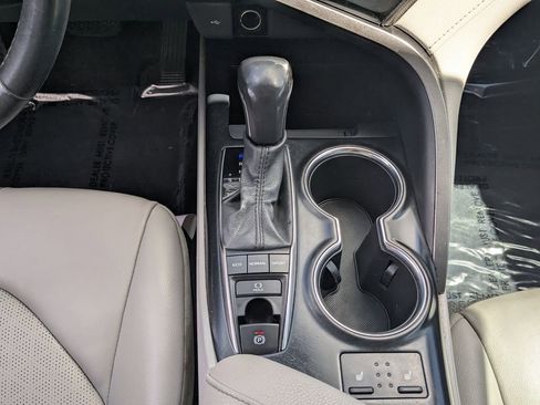 Used 2020 Toyota Camry XSE image 6