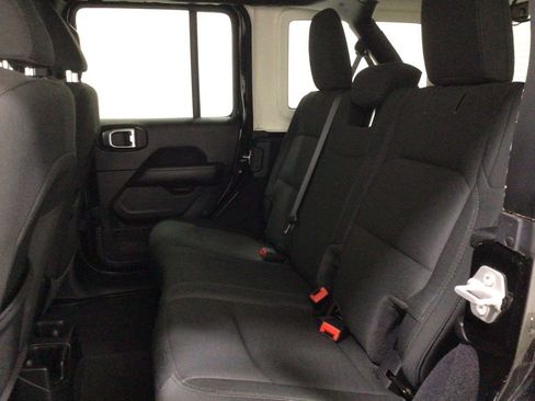 Used 2020 Jeep Wrangler Unlimited Sahara AWD/4WD image 20