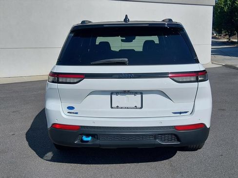 Used 2022 Jeep Grand Cherokee Trailhawk AWD/4WD image 5