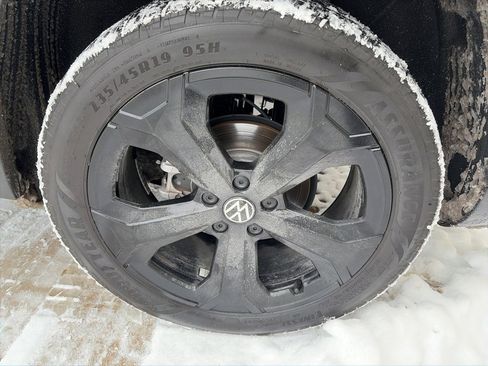 Used 2025 Volkswagen Taos SEL w/ Black Wheel Plus Package image 24