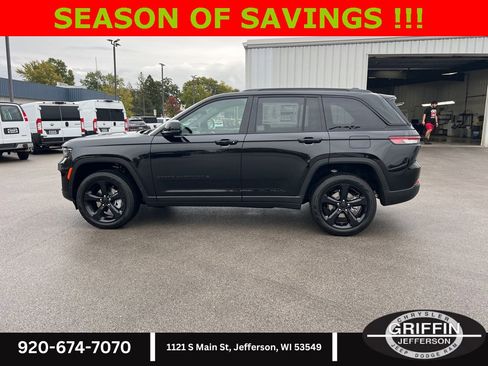 New 2025 Jeep Grand Cherokee Limited w/ Luxury Tech Group II image 18