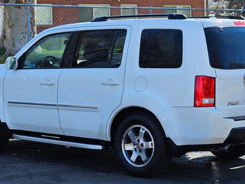 Used 2010 Honda Pilot Touring image 3