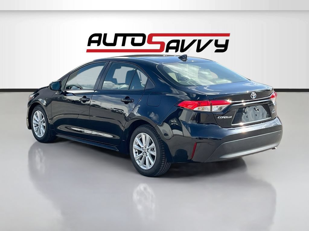 Used 2025 Toyota Corolla LE w/ LE Premium Package FWD image 5