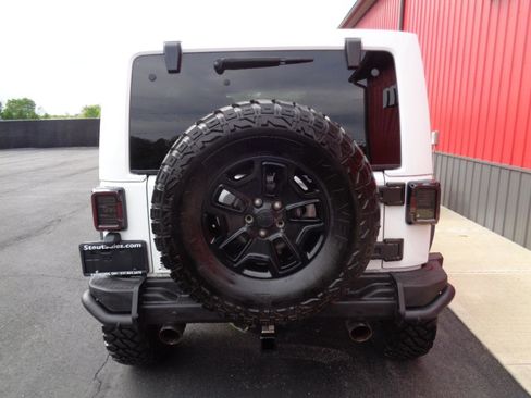 Used 2016 Jeep Wrangler Unlimited Sahara AWD/4WD image 6