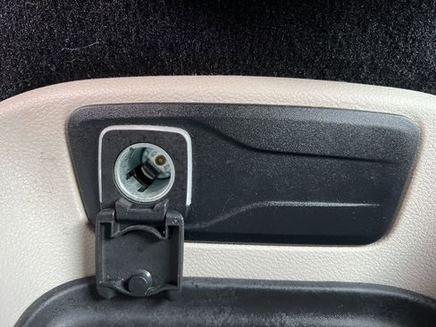 Used 2023 Chrysler Pacifica Touring-L image 23