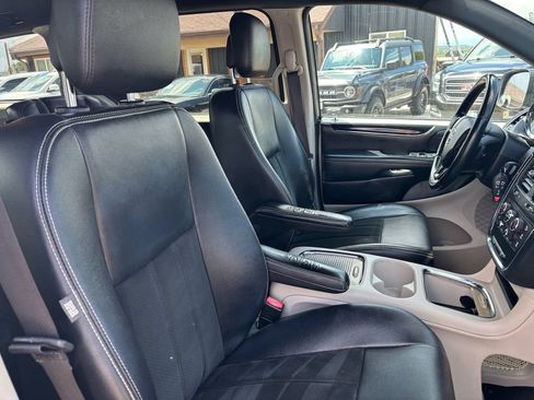Used 2017 Dodge Grand Caravan SXT FWD image 27