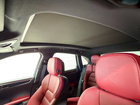 Certified 2026 Porsche Macan AWD/4WD image 26