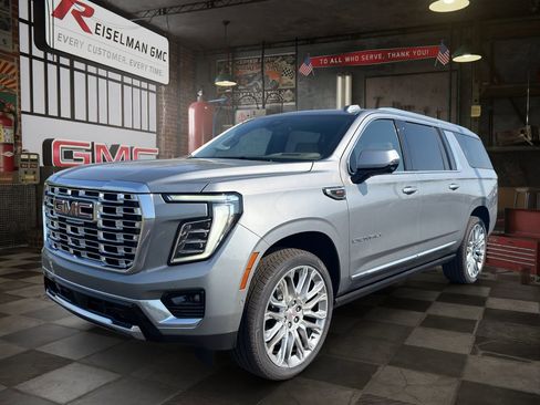 New 2026 GMC Yukon XL Denali w/ Denali Reserve Package AWD/4WD image 1